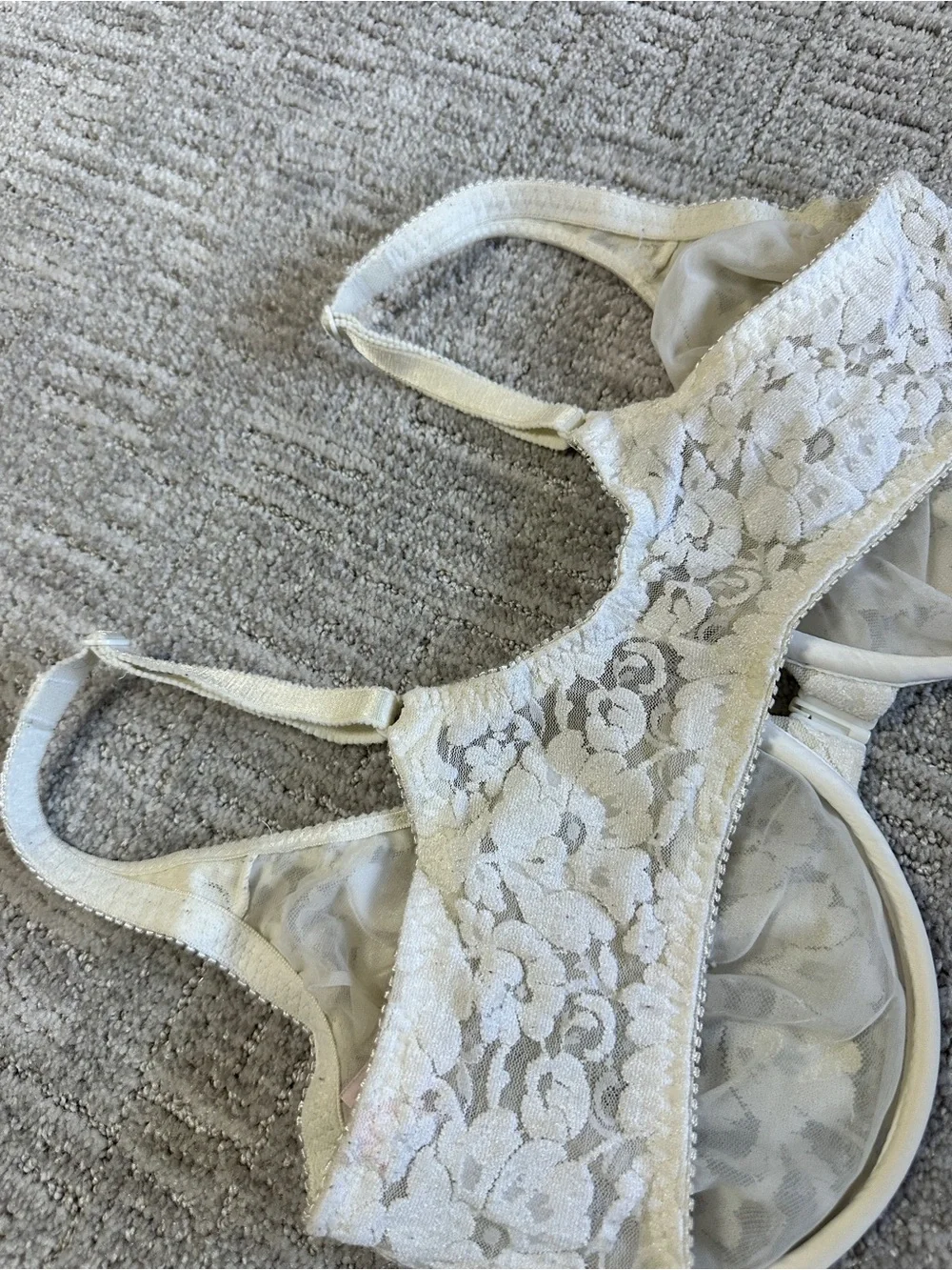 Victoria’s Secret Cream Lace Underwire Bra | Front Closure | 38DD - Picture 6 of 7
